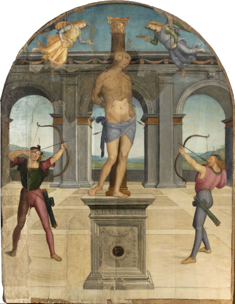 La Pala Martinelli dipinta dal Perugino raffigura la scena del Martirio di San Sebastiano. Al centro della scena, il Santo poggia i piedi sopra il basamento di una colonna che si trova alle sue spalle e su cui poggia il suo corpo trafitto da frecce. Ai suoi lati, due arcieri tendono l’arco con le frecce verso di lui. In alto, ai lati della sommità della colonna, due angeli assistono alla scena. Sullo sfondo, un loggiato a tre archi delimita la piazza su cui si sta svolgendo la scena. Dagli archi, si intravede un paesaggio collinare e un cielo terso.